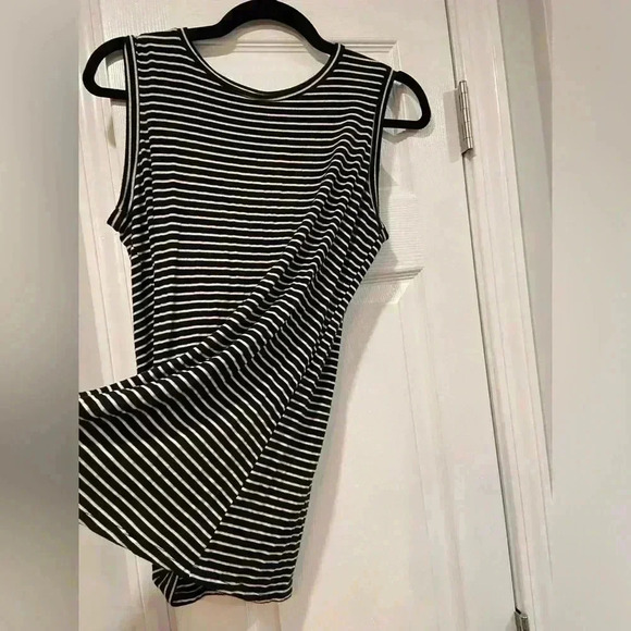 Bobeau Black White Stripes Sleeveless Crew Neck Twist Hem Textured Tank Size S - Picture 6 of 11